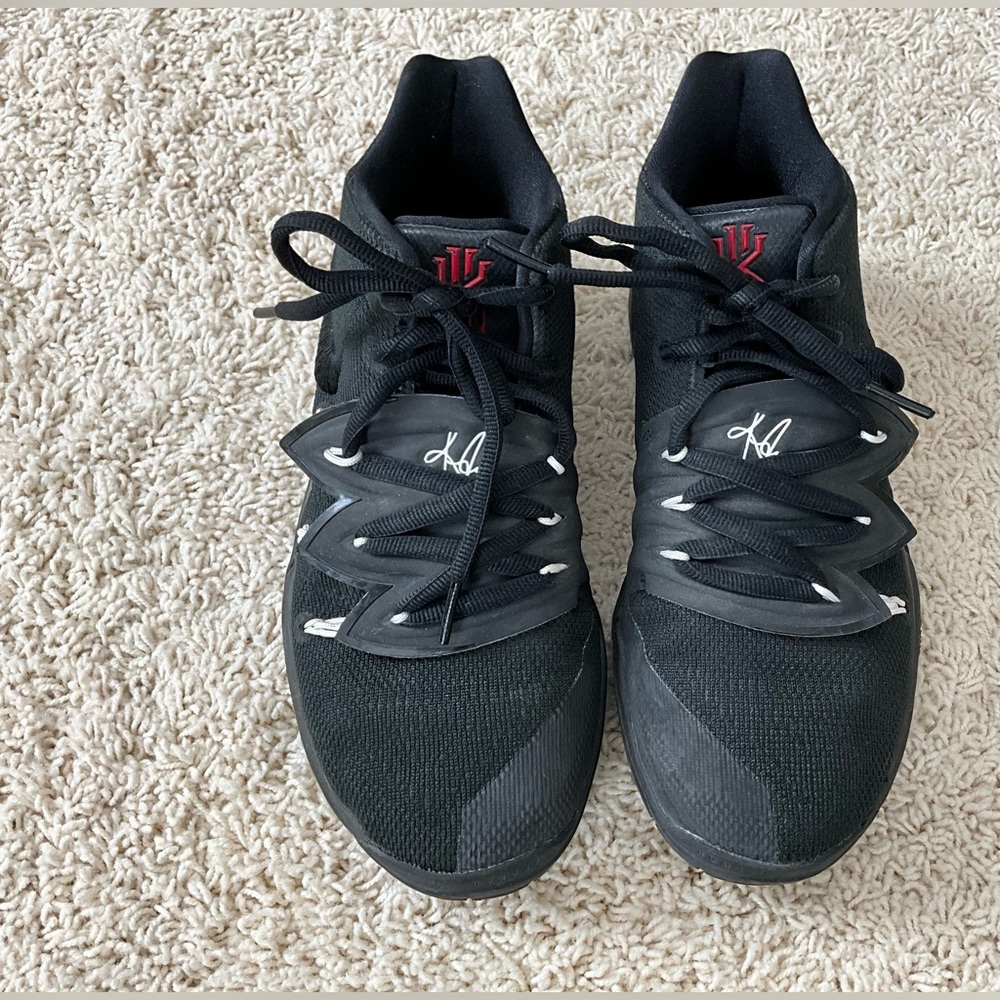 Boy Nike Kyrie Irving Basketball Shoes Size 6Y